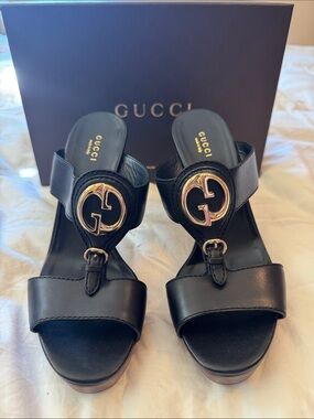 Gucci Black Leather Platform Mules with Gold GG Emblem (Vintage look)